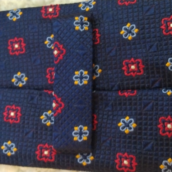 Holland & Sherry London 1836 Navy/Burgundy Silk Foulard Tie (Handmade in USA) - Picture 6 of 12